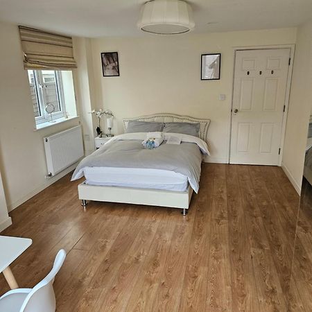 Extra Large Bedroom Dartford Exterior photo
