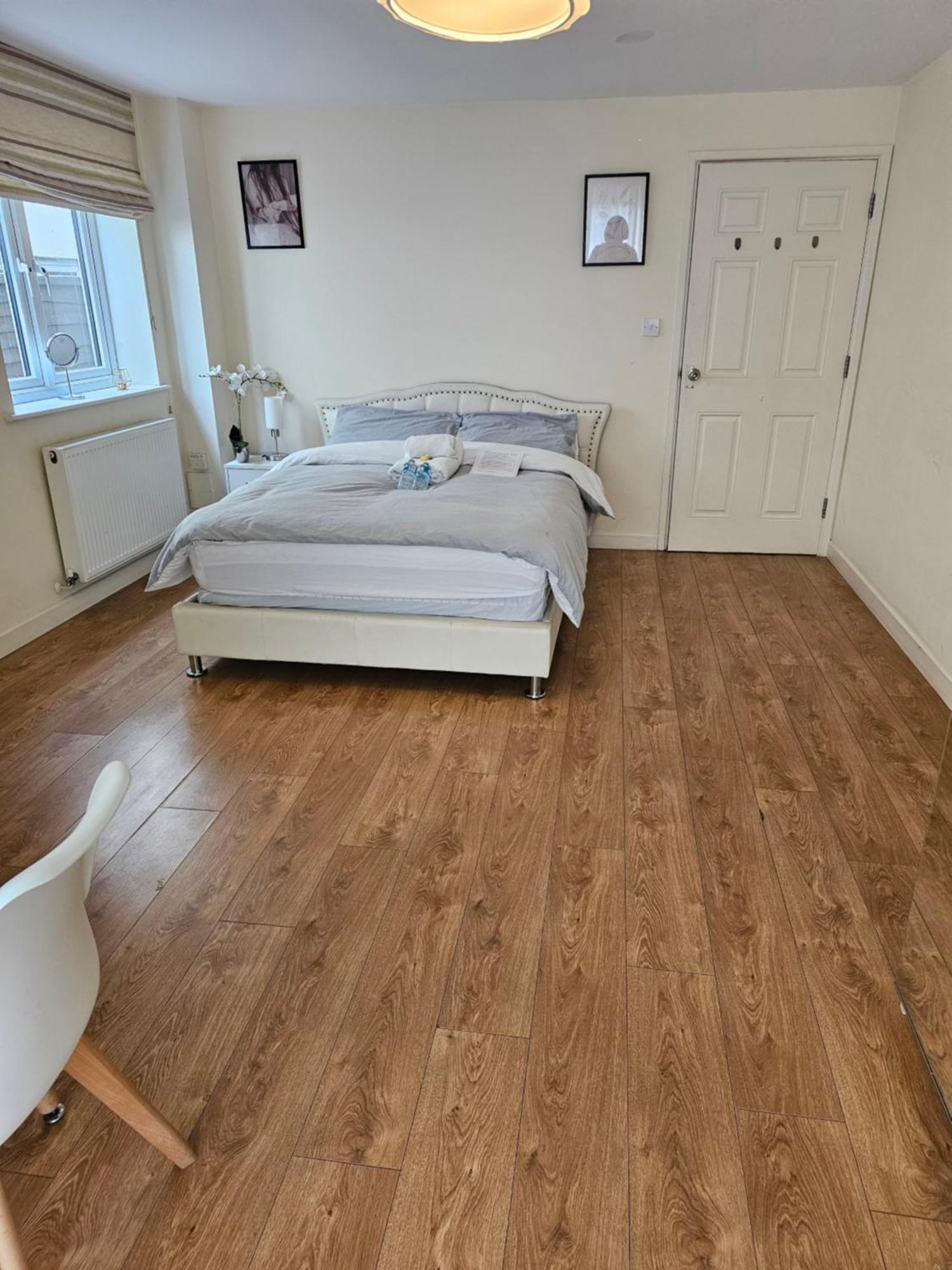 Extra Large Bedroom Dartford Exterior photo